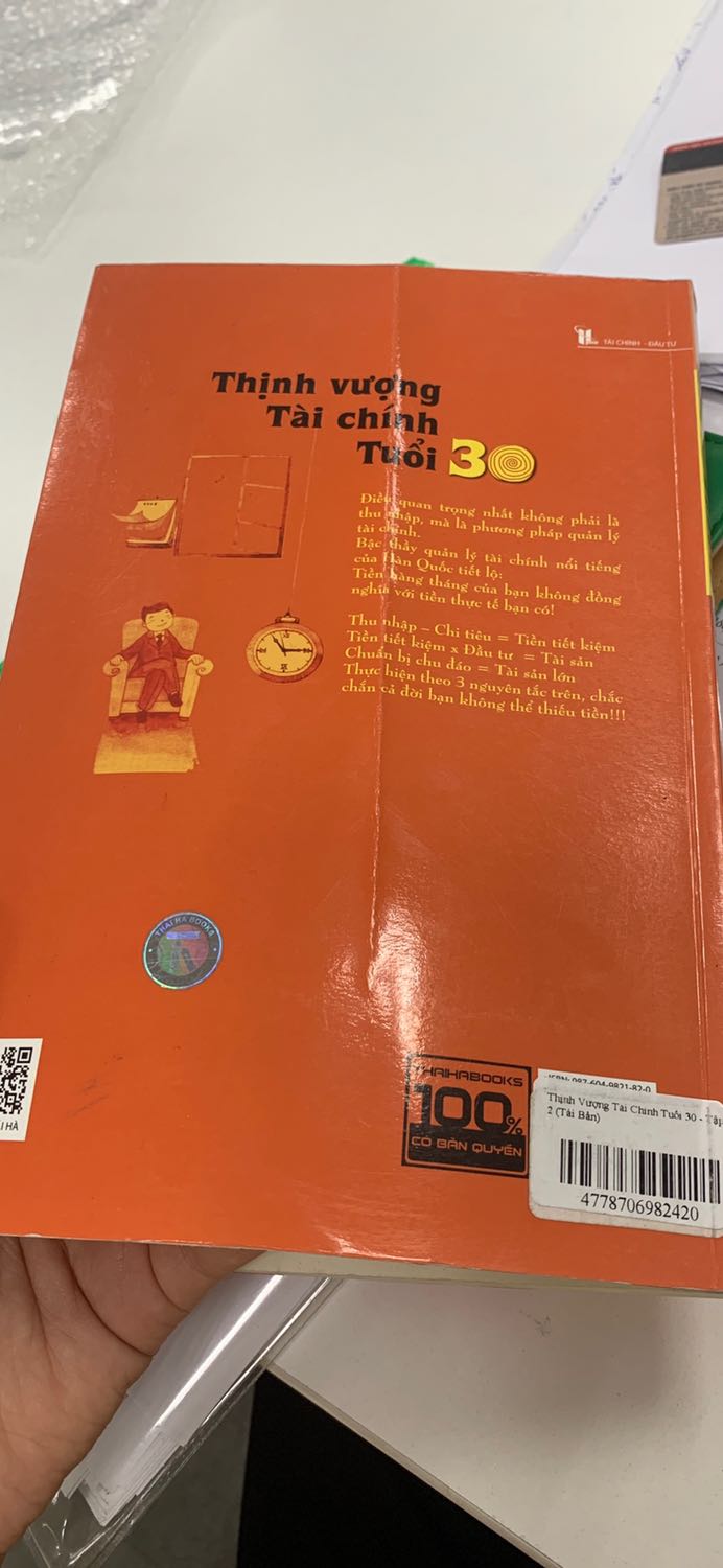 Vừa nhận sách sáng nay bóc ra thấy thất vọng ghê, lần đầu đặt Tiki Now, sách bị gập bìa, góc sách bị quăn và bẩn. Giao hàng thì nhanh, 1 tiếng  là nhận dc.