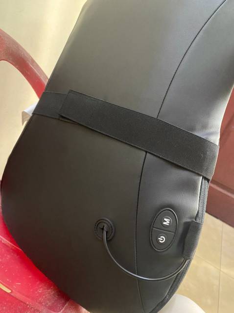 Giao hàng nhanh, đệm mềm và nhẹ có cái đai ở sau nên đặt lên ghế nào cũng ngồi massage tốt. Lớp da mùa đông ngồi tựa lên ấm và êm, ai nóng thì có thể lật ra phía sau. Mấy cái cục massage bên trong xoay xoay rất đã ngồi tựa vào mà vẫn lăn bình thường