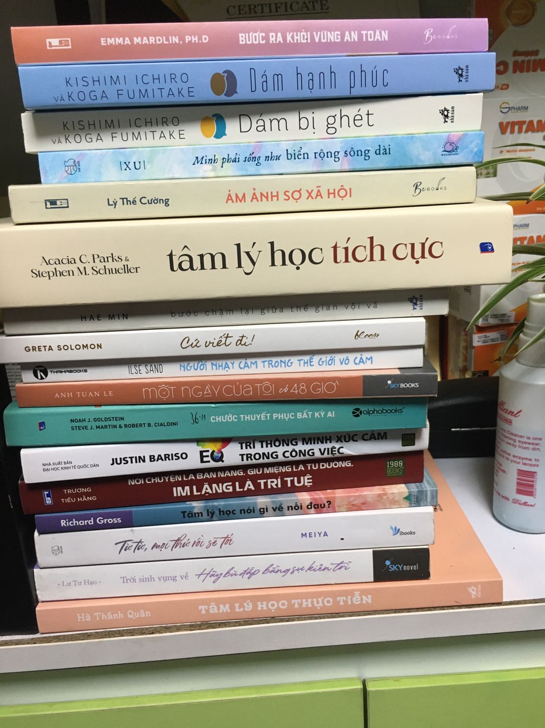 Tiki giao hàng phải nói là siêu nhanh, gói sách cẩn thận và gọn gàng, shipper thân thiện dễ thương... Then kiuu tiki, cuốn này mình đã mua rất nhiều lần chung với cuốn dám bị ghét để tặng những người bạn đang bị bế tắc và đầu cần nở hoa...
Bạn nên trải nghiệm cuốn sách này nhé! Nhớ đọc cuốn Dám bị ghét trước nữa nhee. Mọi thứ rất hay ho và đáng giá