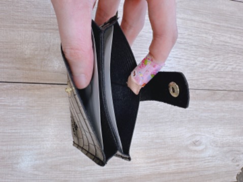 Nhìn vậy hoy chứ ngoài đời sang lắm á nha mấy bạn, thực là luu xuu rỳ để vừa thẻ atm với tiền lun á