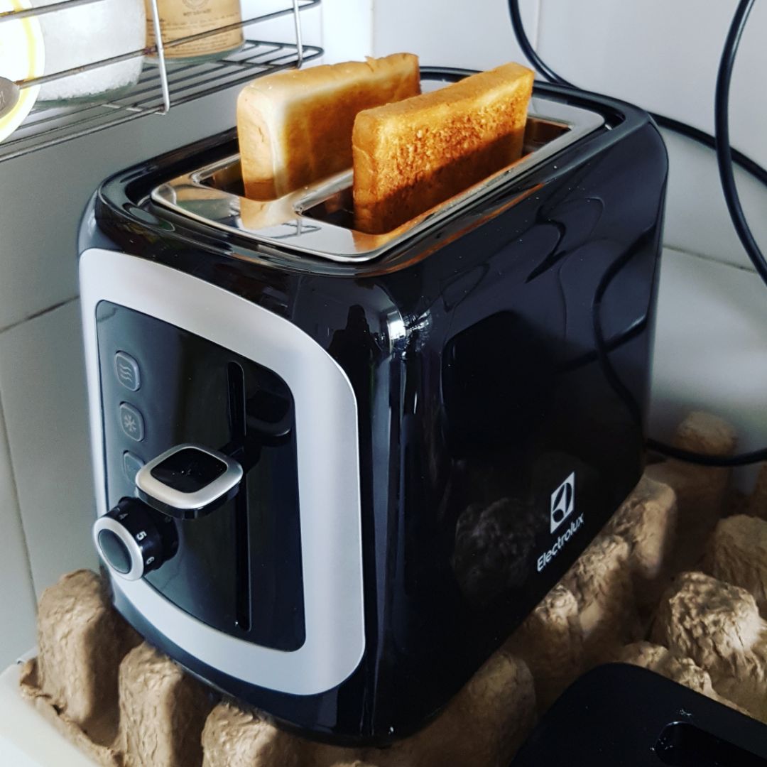 Nướng số 4 chắc là ok nhất, mình làm bánh mỳ bơ tỏi vàng ươm luôn. Nướng mực thì siêu thần thánh :)) cắt đôi con mực bỏ vào 2 khe để số 4 chín cực đều, cực nhanh so với mọi phương pháp nướng mực khác :v