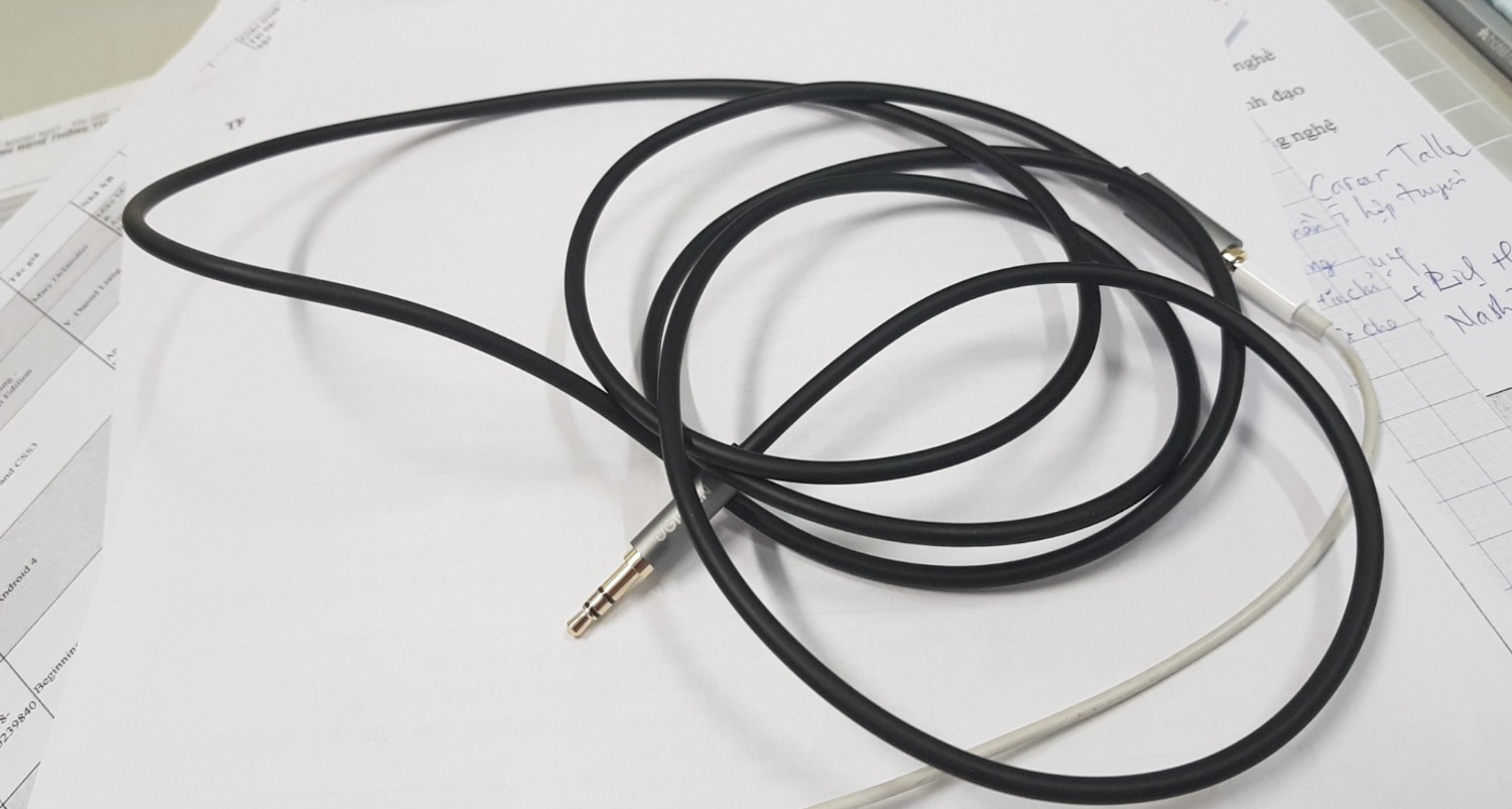 Mọi lần mình mua hàng của Tiki cực kì an tâm, đồ giao nhanh và chất lượng đảm bảo. Tuy nhiên lần này mình có chút hơi buồn. SP mình nhận lúc hơn 9h sáng nay, đến giờ găm vào sử dụng vẫn luôn bị chập chờn, rè rè. Minh mong được trả lại để chọn mua SP khác. Không biết Tiki có hỗ trợ ngay và luôn không  ?