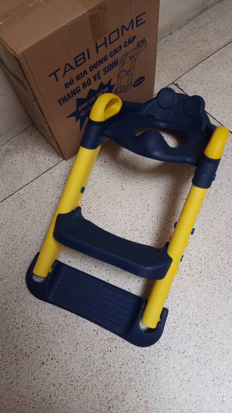 Hàng giao đúng hẹn, sản phẩm tốt, nhưng khi lắp ráp xong thì thấy thiếu phần bàn ngồi màu trắng như hình, shop vui lòng kiểm tra khâu đóng gói hàng, và gửi bổ sung cho đủ bộ.