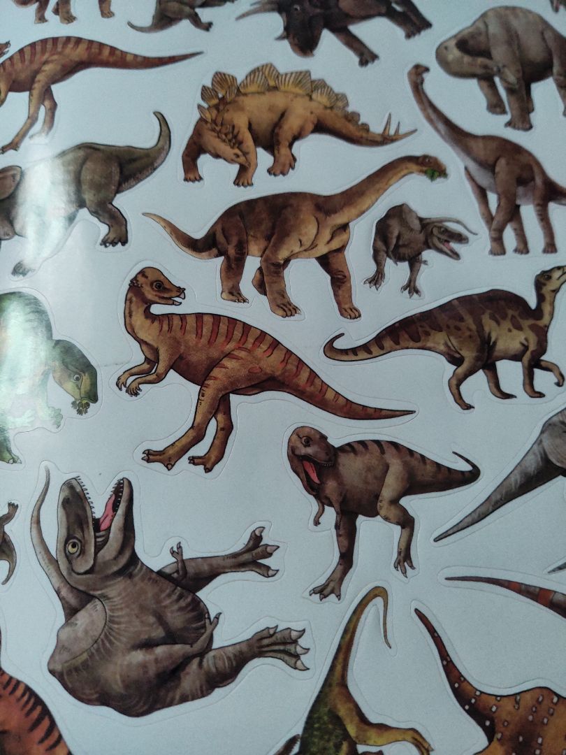 Giao hàng cực kỳ nhanh chóng. Mấy quyển này là săn sale đồng giá 4k. Chất lượng ghê. Bé tha hồ dán.