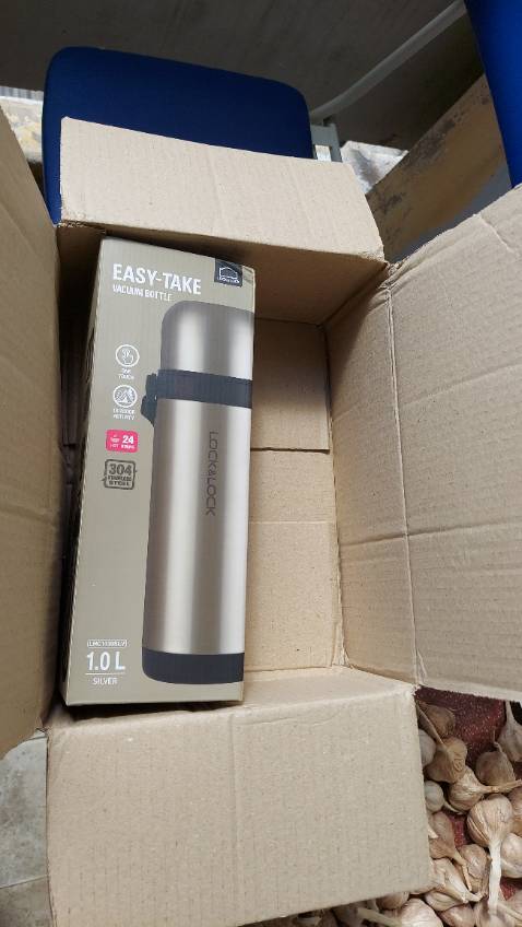 Giao hàng bị trễ 1 ngày, sản phẩm bị cấn móp ngay nắp bình nhìn rất mất thẩm mĩ, gần đáy bình có vết trầy sướt. Đề nghị Tiki mang đến đổi tôi cái khác hoàn hảo hơn.
Cảm ơn các bạn!