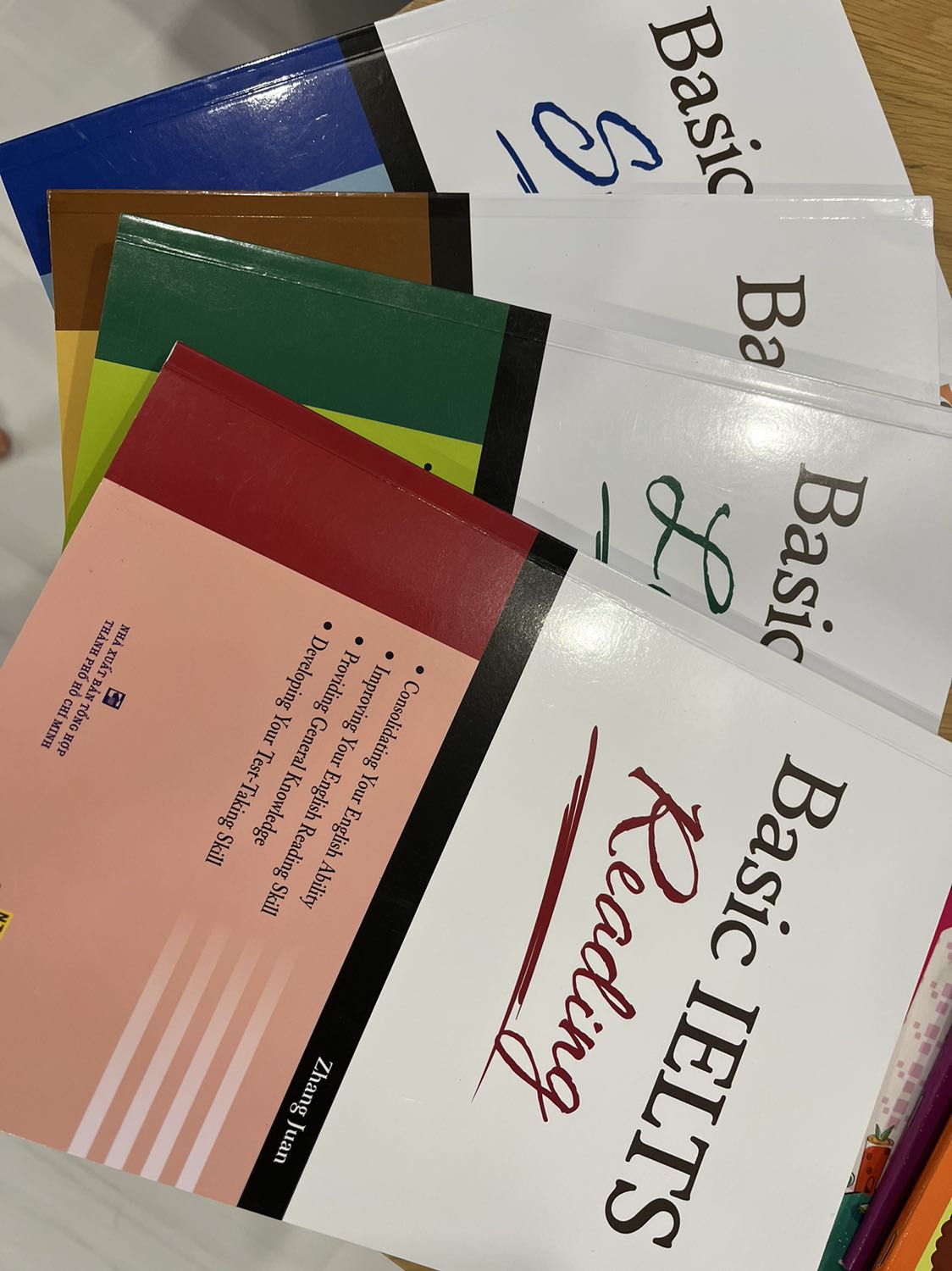 Sách tốt, tác giả Trung quốc, nhưng phù hợp với trình độ cơ bản nhất. Tiki bán giá tốt nhất.