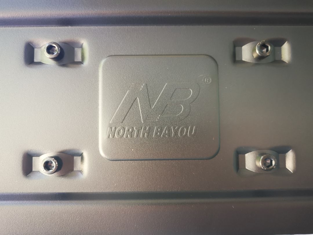 Sản phẩm cứng cáp,chắc chắn, mẫu mã đẹp giao hàng nguyên seal, chính hãng,dễ lắp ráp. Cám ơn Shop!
    Tuy nhiên, góp ý với nhà sản xuất nên thiết kế lại khay ở giữa cho dễ lắp ráp hơn, làm thêm vài nắp nhựa để lắp các lỗ thông hơi ở tấm đế chống côn trùng, bụi bặm.., phần gắn thêm trên đầu giá treo không có trong HDSD nhé Shop?! 
  Nhân viên giao hàng không được thân thiện cho lắm! 
   VeryGood, cho 5 sao nhé!