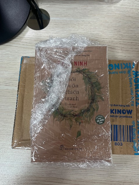 Sách đóng gói kĩ càng và chắc chắn. Vận chuyển khá nhanh