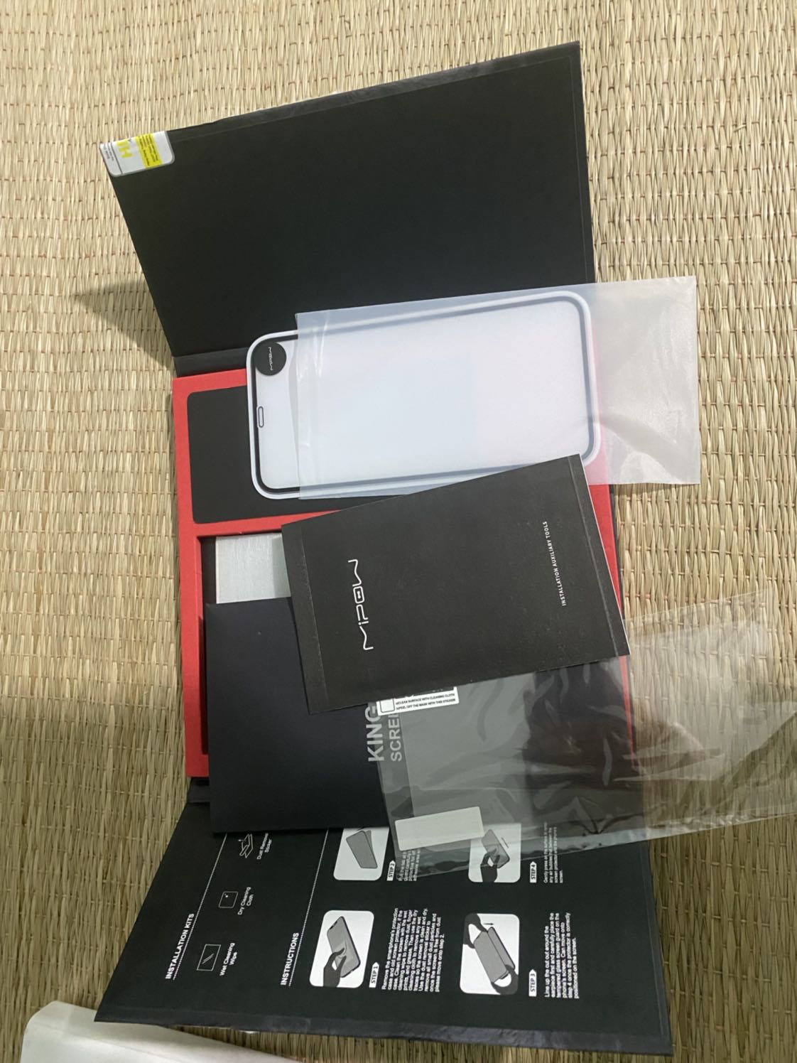 Hàng ok. Mọi người kiểm tra kỹ tem đang hoàng . Tại mình đặt của tiki trading luôn nên khá an tâm còn đặt của mấy cửa hàng thì nên kiểm tra kỹ. Còn giao hàng thì auto nhanh. Luôn là ngày kế tiếp chưa bao giờ qua ngày thứ 2. Dán khá là ôm viền rất thích???