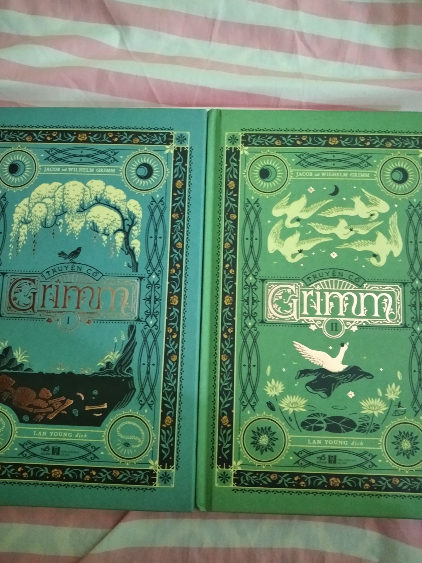 Hình thức NN trình bày siu đẹp, không hài lòng về cách đóng gói của tiki thui, khs đóng hàng sơ xài lắm, bìa cứng mà gãy gáy hết. hiccccc