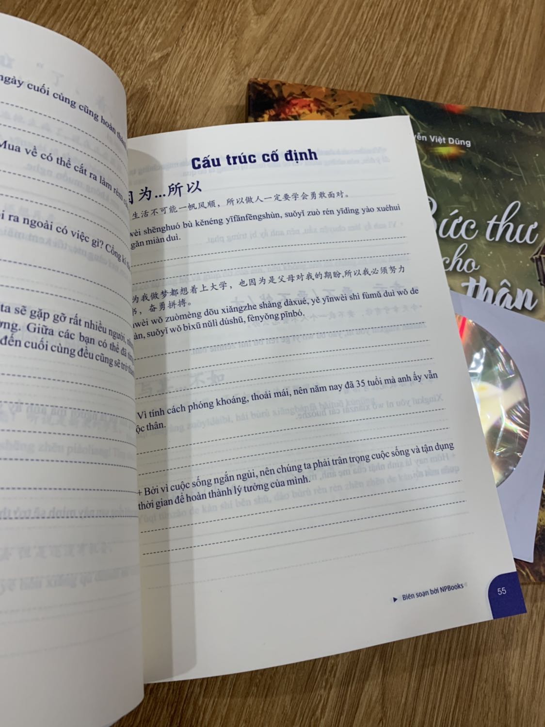 Tiki giao hàng tốt như mọi khi
Sách mình nhận được gói rất kĩ lưỡng, bao bì đẹp và sách có kích thước lớn hơn mình nghĩ. Trang sách lớn nên rõ ràng và giúp ích cho việc học hơn. Thanks so much.