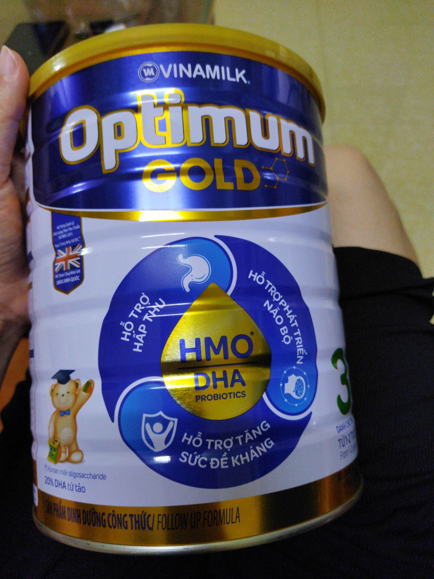 hộp to, date từ tháng 6.21 đến 6.23. Nắp hộp có hai lớp đậy nên có thể chia nhỏ sữa để lâu cho bé uống dần