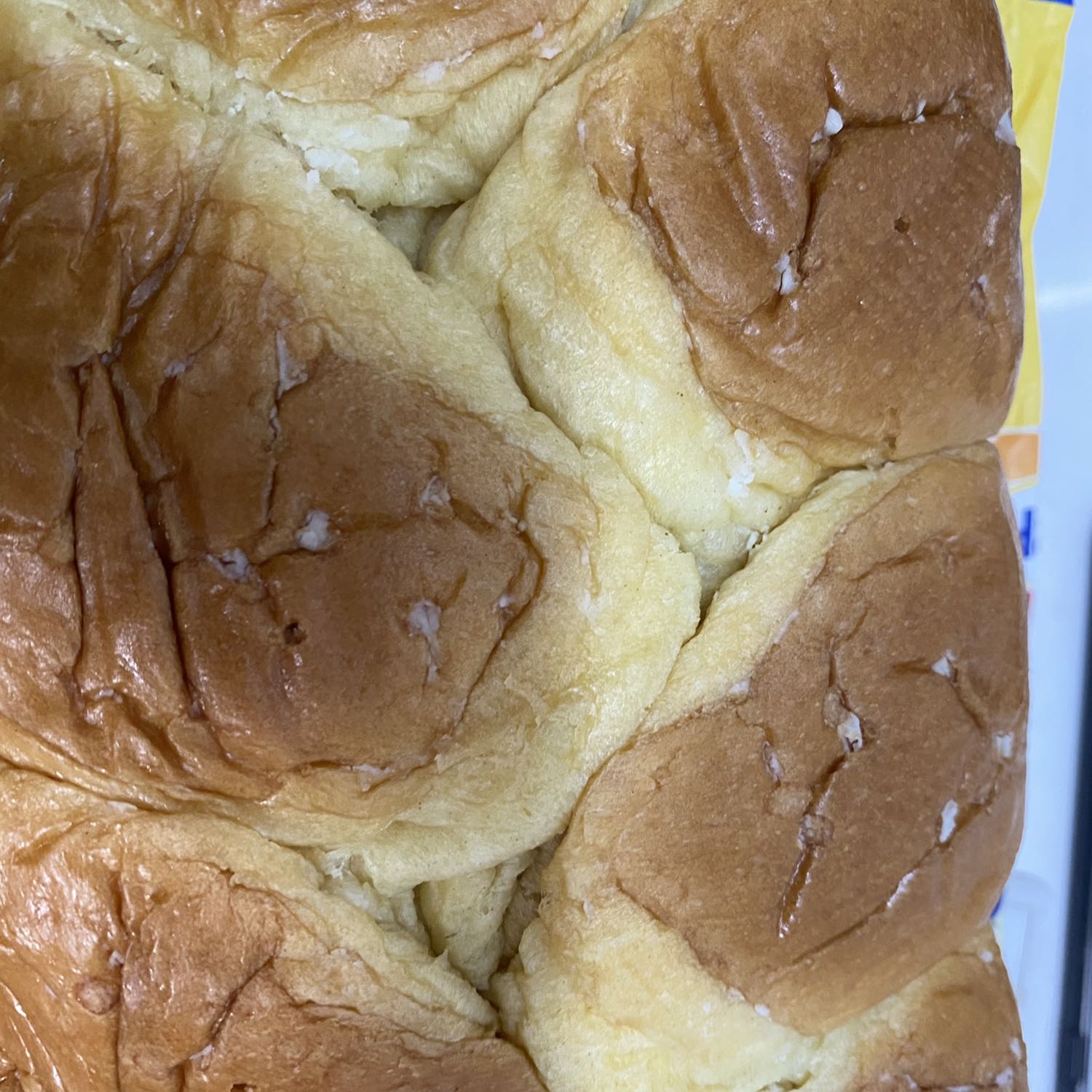 Bánh bị móc rồi 2 cái bị móc hết 18/8 giao hôm  nay 19/8 mở ra đã móc nhưng hạn sử dụng 24/8 2021