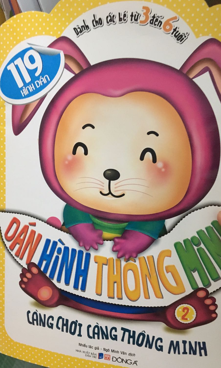 Hộp sách bị rách te tua, sách bị ảnh hưởng. Quyển này vẫn tạm ổn, bé vẫn dùng đc