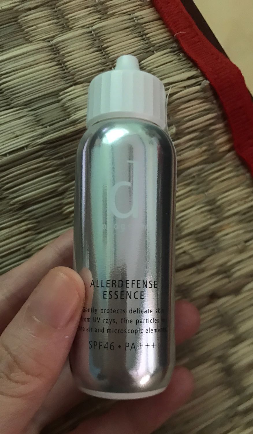 Sản phẩm chưa sử dụng nên chưa biết có hợp da mình không. Nhưng da mình nhạy cảm dễ mụn nên sử dụng mấy sản phẩm an toàn lành tình này sẽ khó kích ứng hơn. Giao hàng nhanh, mua trên tiki nên tin tưởng hàng hơn ***. Chai nhỏ nhìn xinh kinh khủng, nếu hợp sẽ chờ sale mua tiếp.