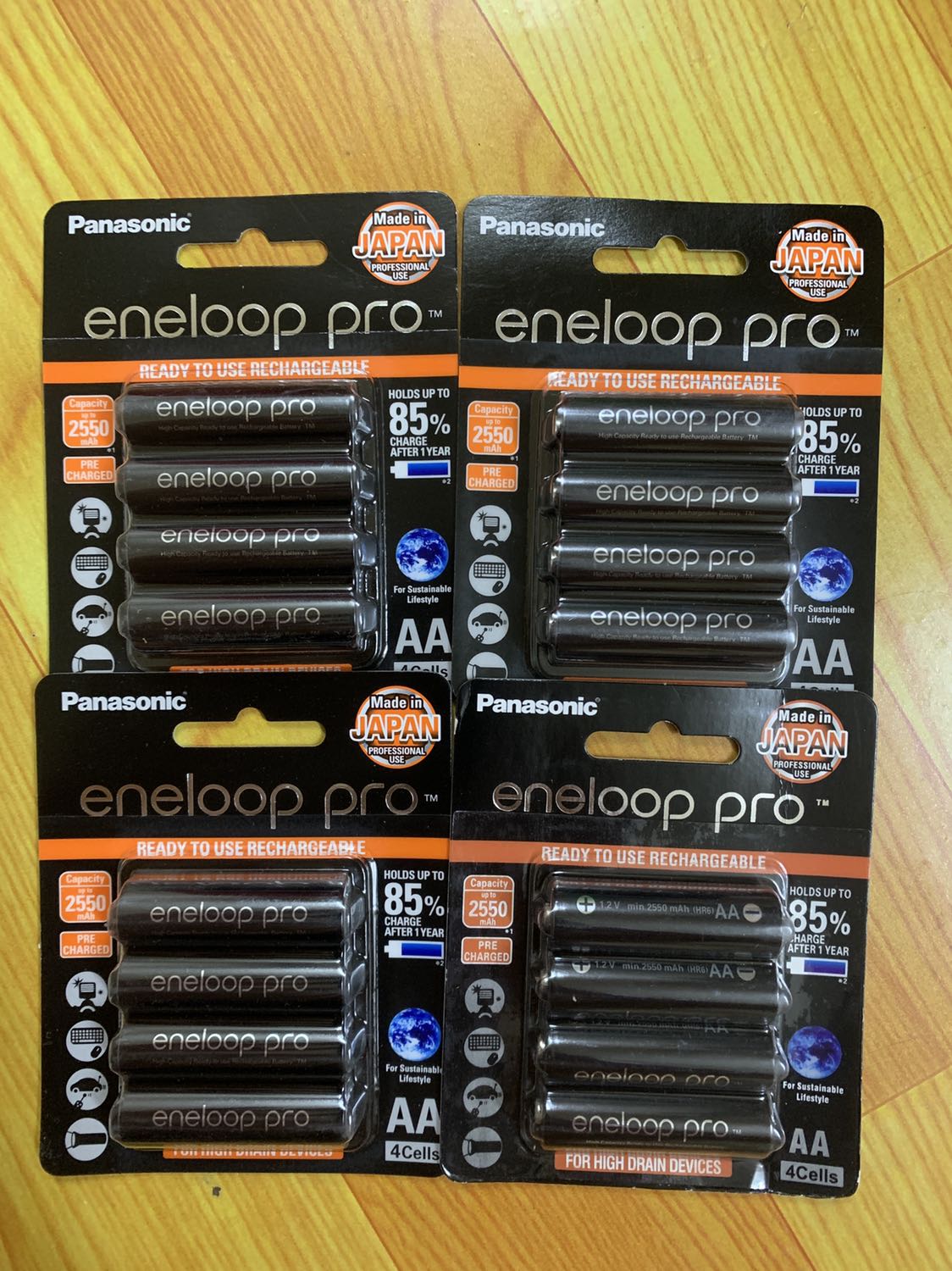 , ép nilon thô thiển. đề nghị Tiki thu hồi về cho tôi . Hàng này không đúng như quảng cáo 
- Tôi mua 3 vỉ ENELOOP PRO  , chữ " Eneloop pro " trên viên pin đều hướng ra ngoài nhìn đều đặn . Bao bì sắc nét, không như hàng tiki giao cho tôi. Bao bì nhợt nhạt.
