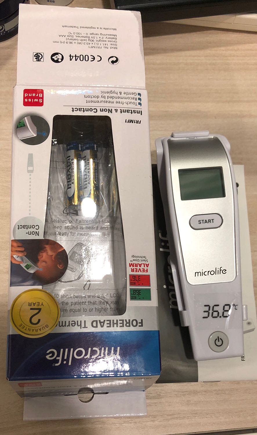 Mình mới mua máy mang ra đo con bị sốt mà máy báo toàn 40-41 độ, thấy cao quá mình đo lại bằng nhiệt kế thì chỉ 38,5-39 độ là cao nhất. Còn đo thân nhiệt người bình thường lại quá thấp 35 đô. Đang không biết là máy có vấn đề gì ko? Shop phản hồi giúp hoặc ko đổi cho mình máy khác. Và phiếu bảo hành thì ko ghi gì, mh ko biết đến lúc bảo hành kiểu gì? Mình mới mua máy mang ra đo con bị sốt mà máy báo toàn 40-41 độ, thấy cao quá mình đo lại bằng nhiệt kế thì chỉ 38,5-39 độ là cao nhất. Còn đo thân nhiệt người bình thường lại quá thấp 35 đô. Đang không biết là máy có vấn đề gì ko? Shop phản hồi giúp hoặc ko đổi cho mình máy khác. Và phiếu bảo hành thì ko ghi gì, mh ko biết đến lúc bảo hành kiểu gì?