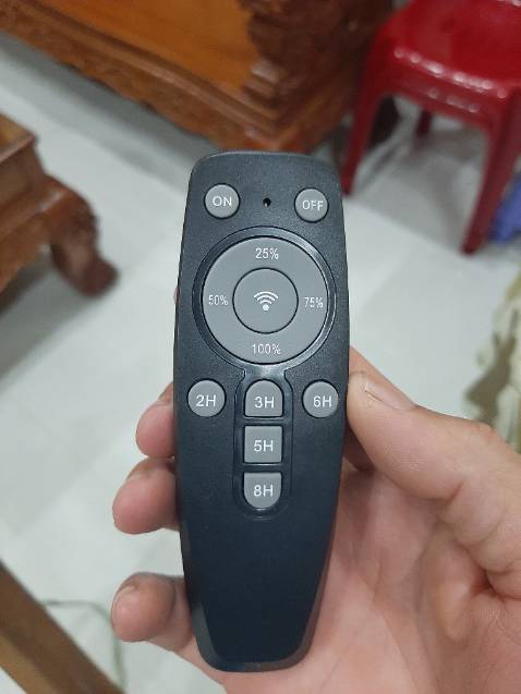 Sao mua đợt 1 giao đèn có cảm biến chuyển động, mua thêm 1 cái nữa, giao ko thấy có cảm biến chuyển động, giống như giao nhầm hàng, bên ngoài thì giống nhau nhưng chức năng điều khiển khác nhau