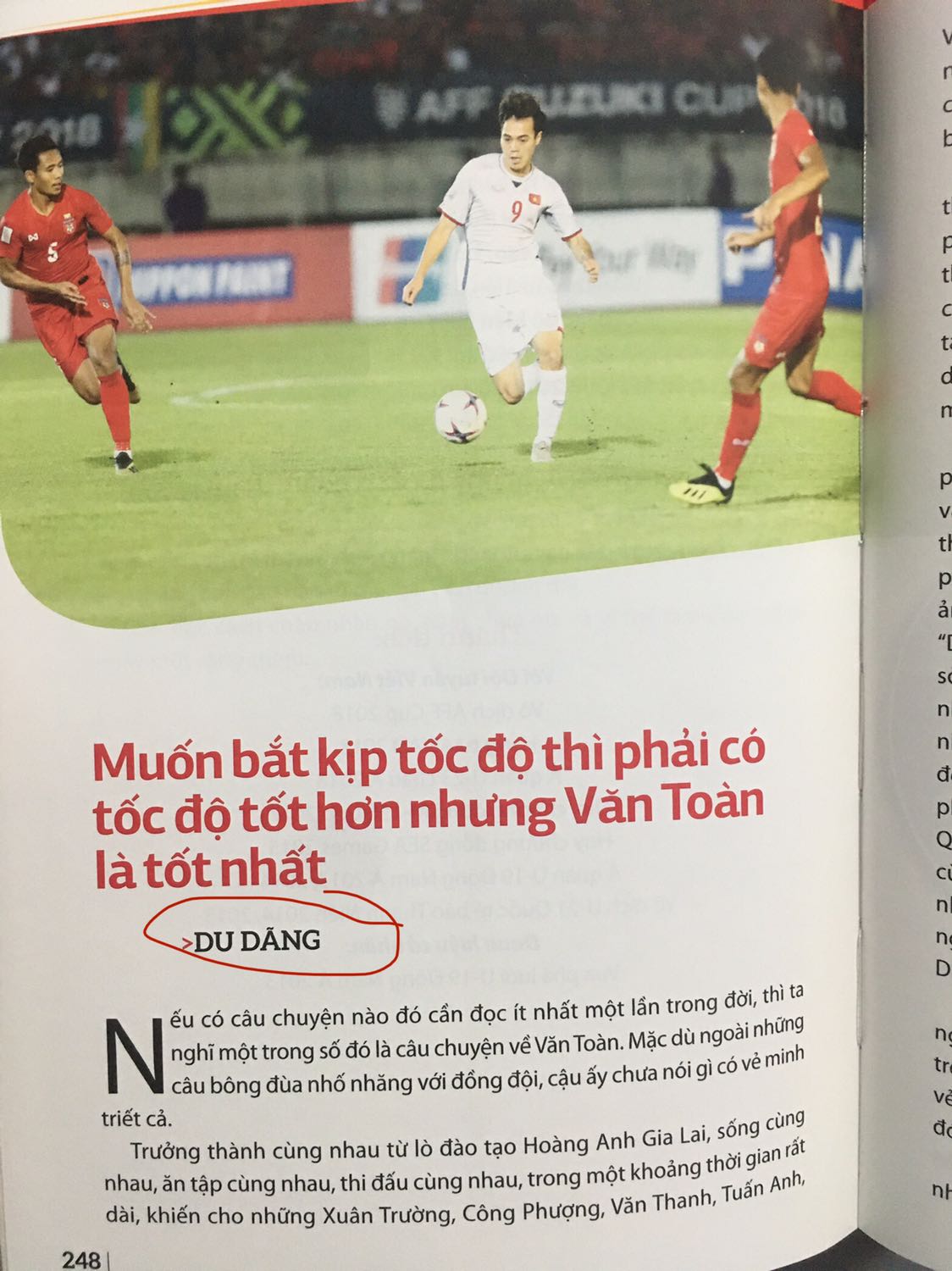 Nội dung sách thì khỏi phải nói rồi nhưng vấn đề biên tập không ổn lắm. Lỗi chính tả, lặp từ, thừa từ, sắp xếp thứ tự các từ lộn ngược.... quá nhiều. Nhưng Tiki chỉ cho up max là 5 ảnh nên mình không up hết lên được. Mình đã khoanh các chỗ lỗi như 1 số ảnh trên. Nếu bỏ qua lỗi biên tập thì đây là 1 cuốn sách đáng mua nếu bạn yêu ĐTQG. Mình mua lúc super sale của Tiki nên thích lắm. Thanks Tiki