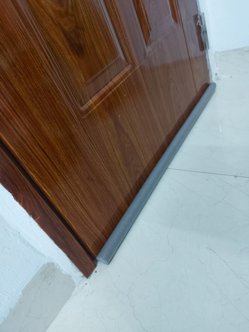 1. Sản phẩm đúng mô tả, giao hàng đúng hẹn, đóng gói cẩn thận
2. Dễ sử dụng, dễ cắt để vừa với cửa
3. Lắp vào chân cửa thấy kín, mở cửa dễ dàng, thoải mái.