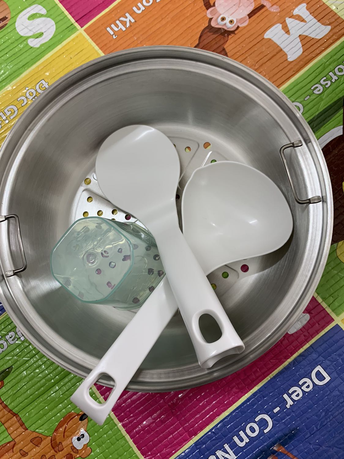 Vận chuyển rất nhanh. Thùng đóng gói vẫn nguyên đẹp. Nồi không bị lỗi gì.
Đầy đủ xửng hấp 2 muôi
Nồi trong rất dày chắc chắn.
Chưa nấu thử nên chưa biết chất lượng cơm Vận chuyển rất nhanh. Thùng đóng gói vẫn nguyên đẹp. Nồi không bị lỗi gì.
Đầy đủ xửng hấp 2 muôi
Nồi trong rất dày chắc chắn.
Chưa nấu thử nên chưa biết chất lượng cơm