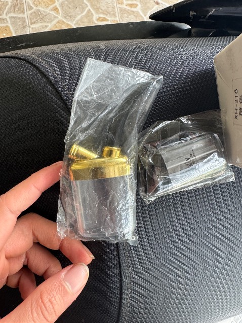 Tẩu vàng thiếu ống dẫn hút ,