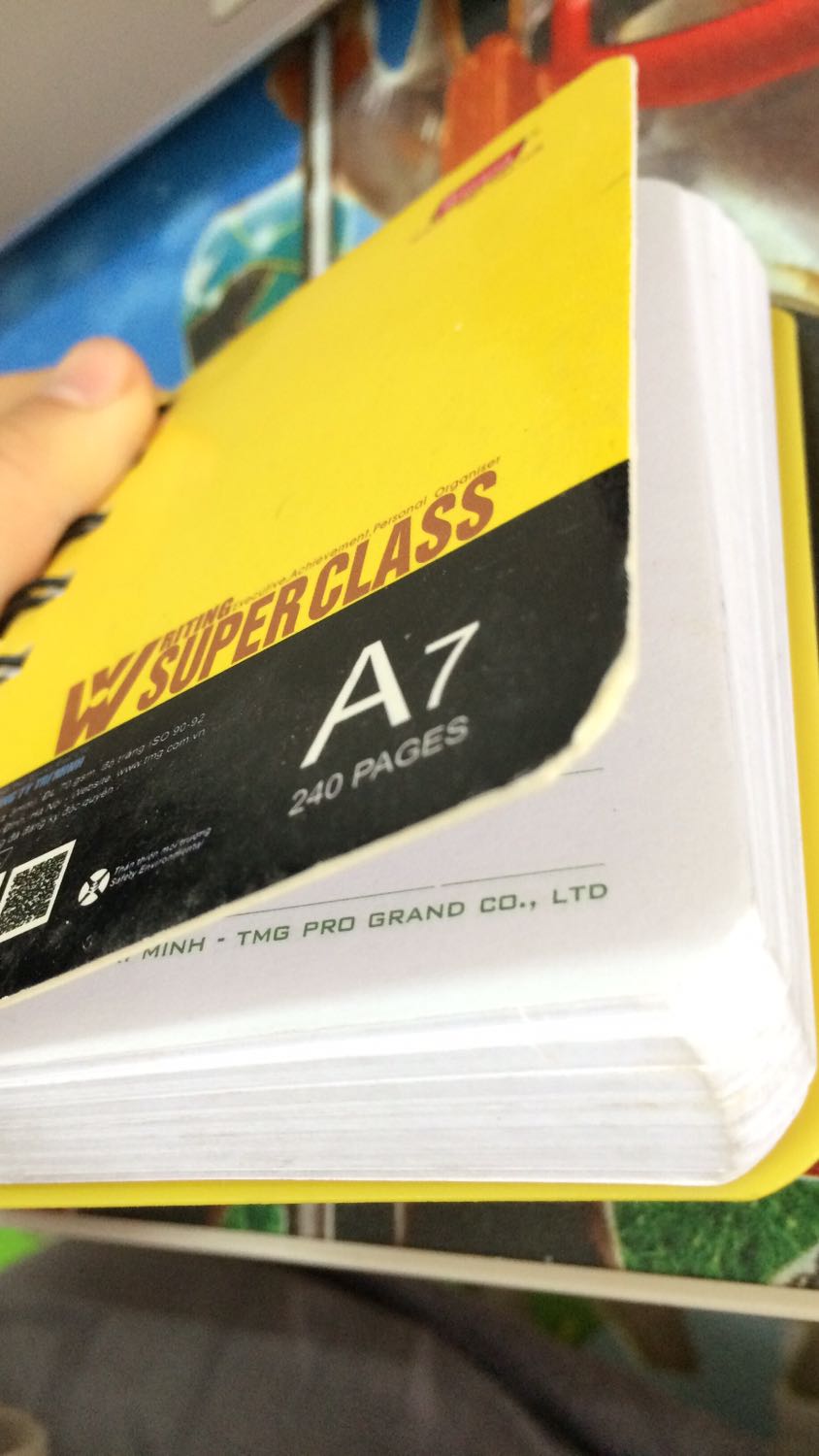 Mình thật sự thất vọng vè món hàng này khi nhận đc hàng thì bao bọc ko cận thận, khi mới nhận đc hàng thì đã xước đủ chỗ và còn bụi nữa ko những thế mà còn bị gấp mép