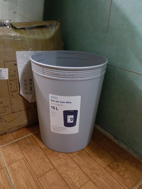 Giao hàng nhanh chóng , đóng gói cẩn thận. Thùng rác to và đẹp quá trời .
