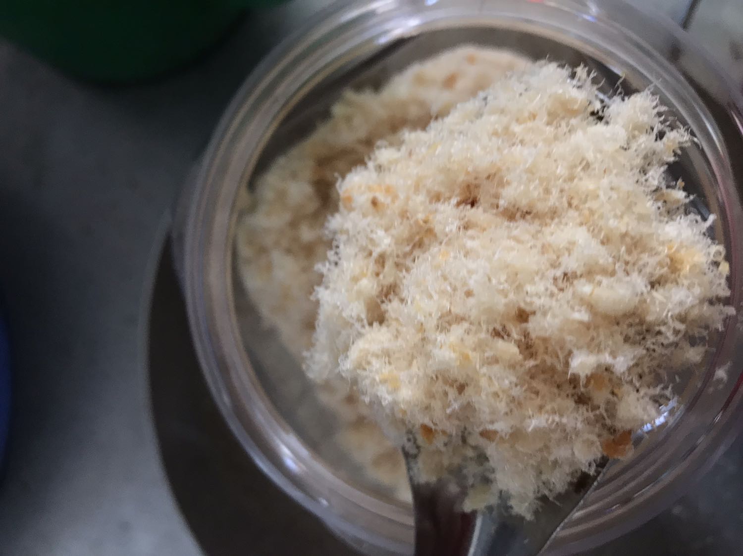 Chất xấu, quần rách……………..