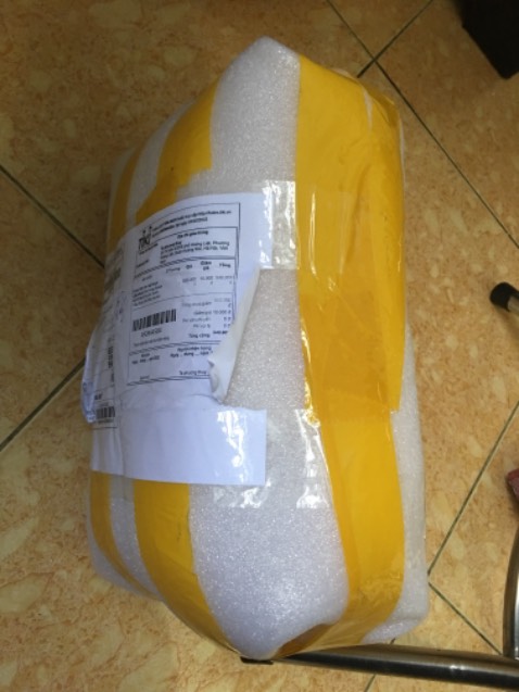 Shop giao hàng đúng hẹn và đóng gói rất cẩn thận dù là vận chuyển trong thành phố.