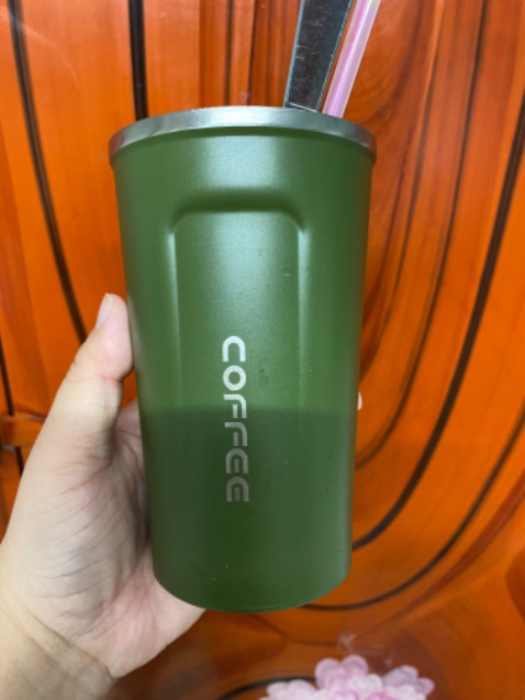 Shop giao đúng màu đúng mẫu, giao hàng siêu nhanh chưa tới 24h. Thấy bên trong ko phải đúc nguyên khối sợ ko giữ đc nhiệt nên hơi lo, nhưng xài mấy hôm thấy cũng ok. Cho shop 5 sao.