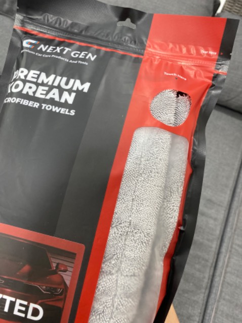 Khăn cực kì dày dặn, cách dệt cầm rất mềm tay, hút nước hút bụi tốt, đúng tiền nào của nấy. Chấm 10 điểm cho giá trị sản phẩm shop nha!