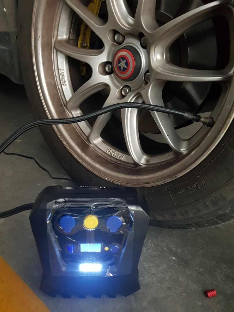 Shop giao hàng sớm hơn dự kiến. 
Bơm mới cóng lại bao bọc gói kĩ rất hài lòng!
Đã xài. Thấy tiện & tốt hơn model cũ của máy bơm Michelin.

Có cái túi vải giữ máy sạch và chế độ ngắt khi bơm đủ hơi tốt hơn máy cũ.

Sẽ ủng hộ shop tiếp. Cảm ơn nhiều!