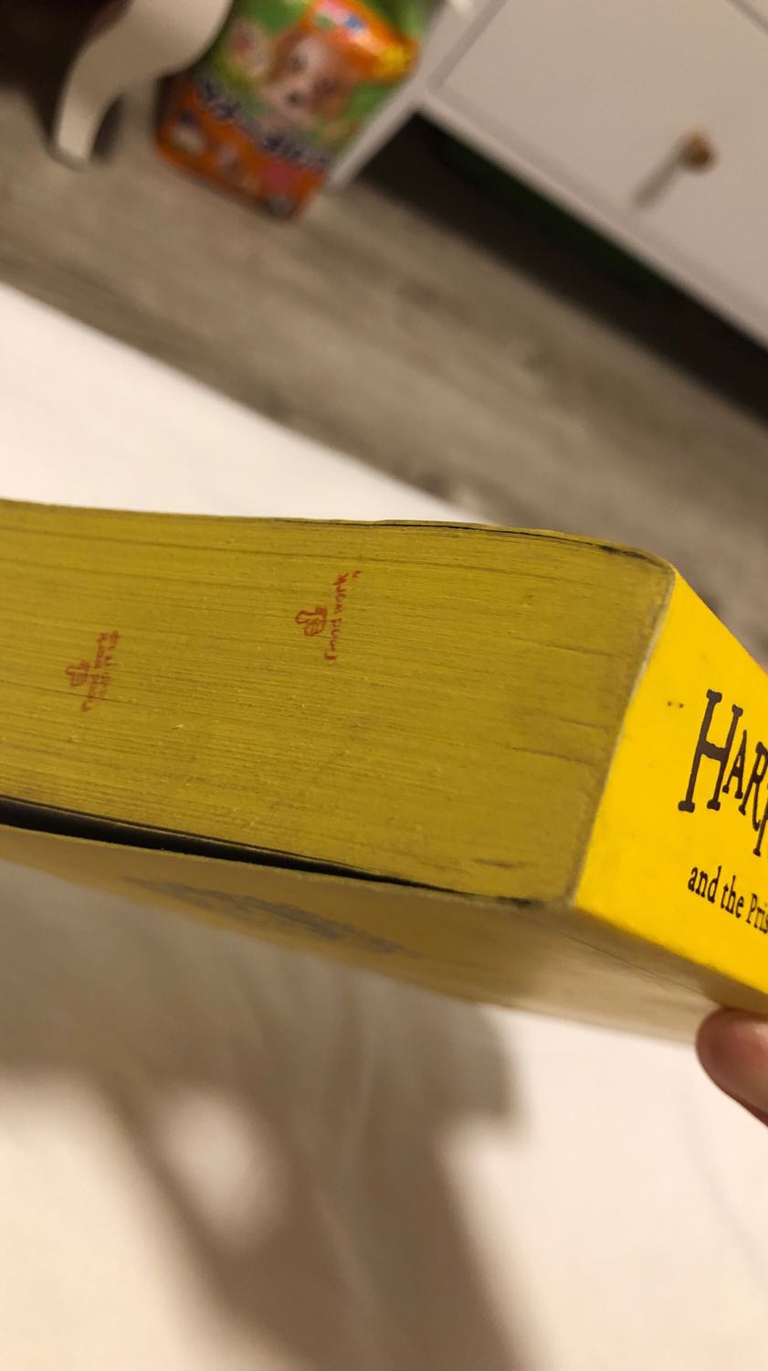 Tiki không có sách mới ạ? Sao lại bán cho khách sách vừa cũ vừa bẩn như thế này nhỉ