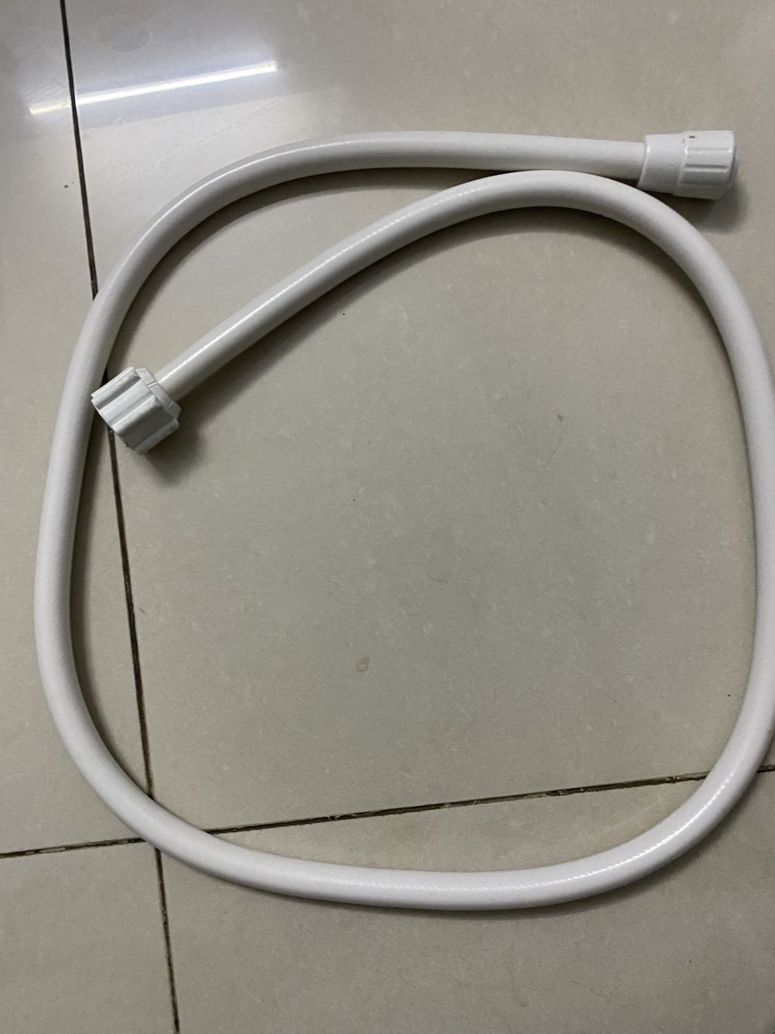 Không biết do nhân viên lắp đặt hay do sản phẩm lỗi : không lắp dây vào máy được, phải sử dụng dây cũ. Nhờ TIKI kiểm tra lại.