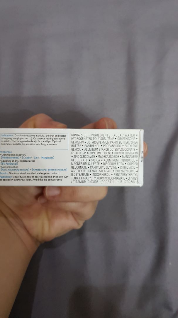 Larocheposay thì chắc khỏi bàn về chất lượng rồi. Do là dược mỹ phẩm nên giá cũng cao hơn so với các dòng chăm sóc da bth nhưng khi đã dùng rồi thì sẽ ko hối hận. 
Săn được deal tốt nên rất là ưng cái bụng :))))
Dùng kem này buổi tối là sáng hôm sau thấy da ổn hơn rõ rệt: da mềm hơn, nếu da đang kích ứng sẽ thấy dịu đi hẳn, ko đổ dầu ( dùng kèm xịt khoáng)
KL: 5* nha !!!