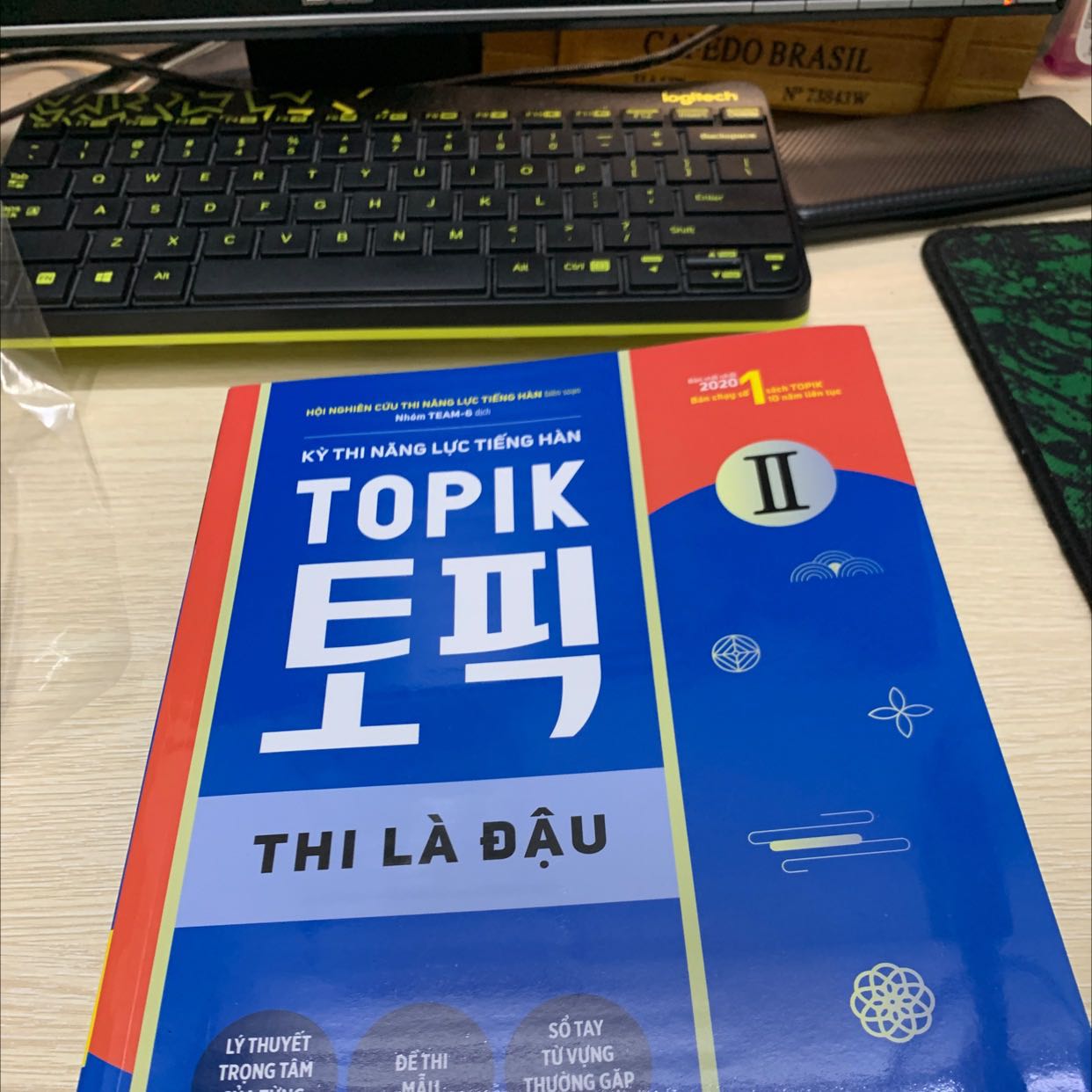 Tiki giao hàng nhanh đến chóng mặt. Đặt hàng lúc gần 12h đêm mà sáng ra mới 6h mấy 7h còn đang ngái ngủ đã nhận cuộc gọi của anh shipper ra nhận hàng. Thật sự rất bất ngờ. Sách mua với giá giảm nhiều, chất lượng như sách mua ở Hàn rất đáng mua các bạn nhé. Tiki giao hàng nhanh đến chóng mặt. Đặt hàng lúc gần 12h đêm mà sáng ra mới 6h mấy 7h còn đang ngái ngủ đã nhận cuộc gọi của anh shipper ra nhận hàng. Thật sự rất bất ngờ. Sách mua với giá giảm nhiều, chất lượng như sách mua ở Hàn rất đáng mua các bạn nhé.