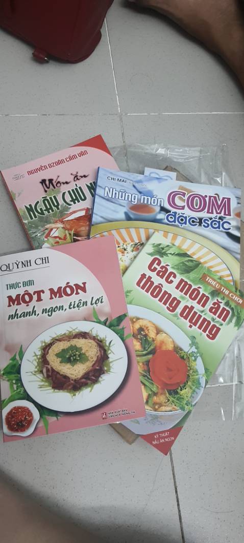 Sách có nhiều món lạ