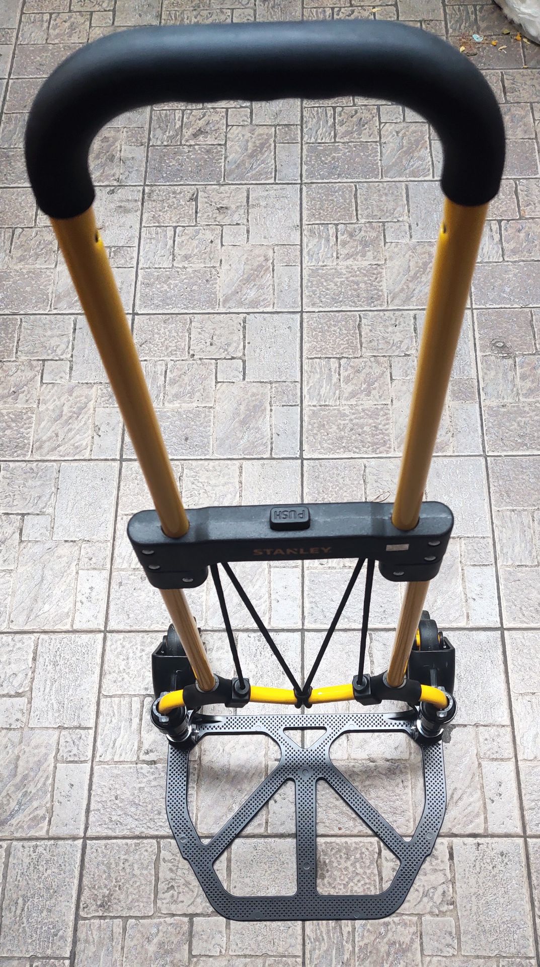 Sản phẩm rất tốt, chính hãng, có giấy bảo hành (mà chưa có ghi gì), sản phẩm như hình, như mô tả. Cầm chắc chắn, Cám ơn shop & tiki. Sản phẩm rất tốt, chính hãng, có giấy bảo hành (mà chưa có ghi gì), sản phẩm như hình, như mô tả. Cầm chắc chắn, Cám ơn shop & tiki.