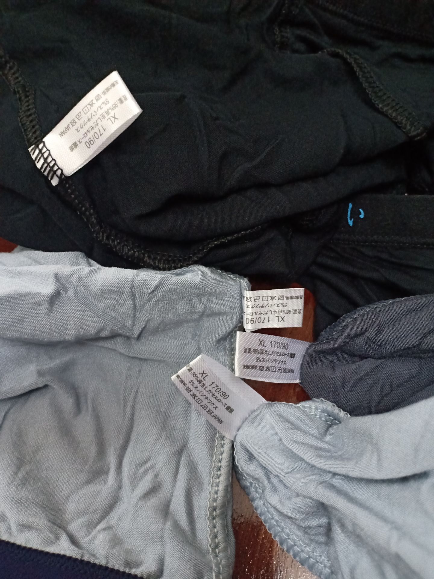 Làm như thế này thì sau này ai còn lòng tin nữa. Đặt quần sịp thông hơi, size xxl. giao quần ko theo đơn, size xl. Giao như này thì ai mặc được. Làm ăn có tâm một chút