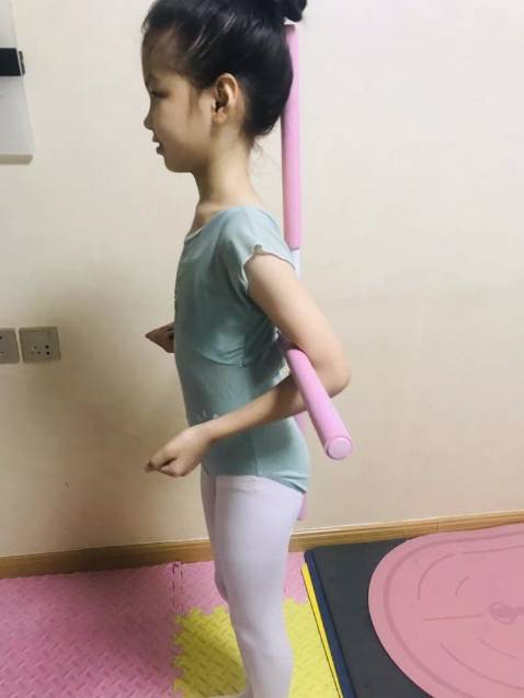 Gậy rất đẹp và dụng cụ kết nối rất vừa vặn, màu đẹp, gậy thẳng, đóng gói cẩn thận, rất hài lòng nha