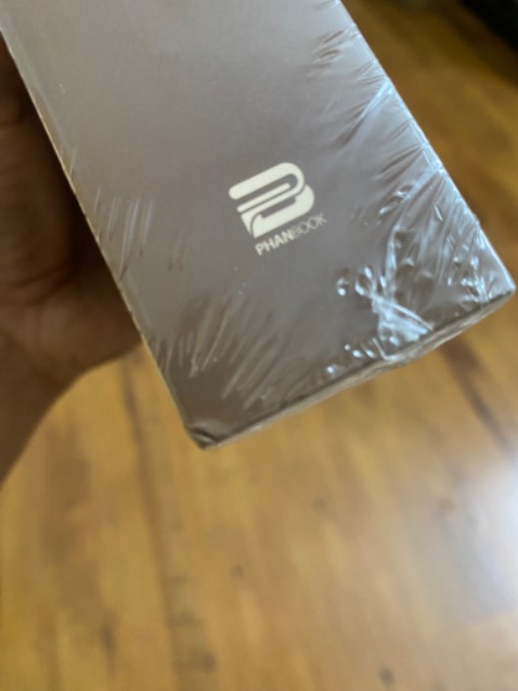 Đóng gói chưa đc cẩn thận nên hơi cấn góc chút. Về cơ bản là sách ok.