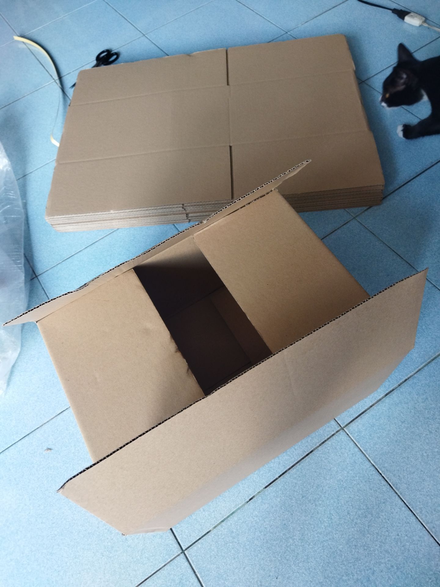 đúng kích thước, thùng đẹp, nhỏ gọn vậy, chia nhỏ đồ ra đựng xách cho khỏi nặng