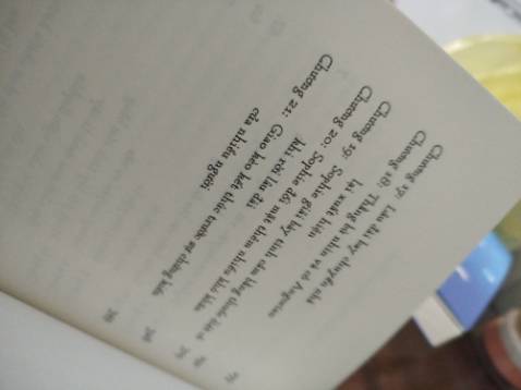 Gần 400 trang, hơi móp ở góc sách, ok