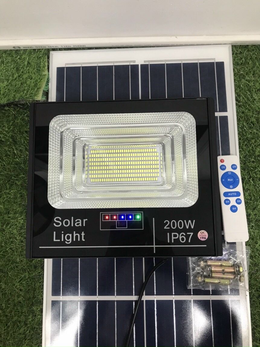 Đèn rất sáng chất liệu vỏ nhôm cầm đèn khá nặng và chắc ko biêt độ bền ra sao nhưng bước đầu thấy rất tuyệt vời mua ủng hộ shop thêm 3 cái nua mong hàng vẫn ổn để tiếp tục ủng hộ shop  mọi ng ai làm đẹp mua mĩ phẩm qua shop e nha . Vừa rẻ vừa đẹp lại chất lượng . Kkkkkkkkkkkkkkkkkkkkkkkkkkkkkkkkkkkkkk