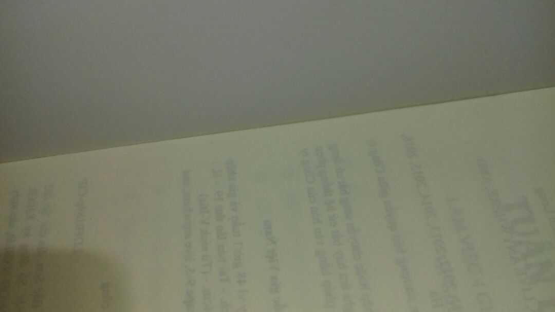 Sách mới nhận được nhưng bìa xước rất nhiều, sách bị bẩn một ít,  bìa sách bị gập nhìn rất mất thẫm mỹ, bìa sách trước bị gẫy nếp mặc dù chưa đọc. Đặt hộ bạn mà chất lượng thẩm mỹ quá kém.