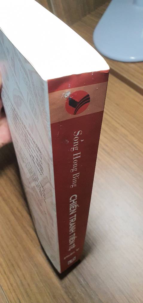 Đóng gói và vận chuyển không cẩn thận, sách bị dơ và móp. Mong người bán chú ý hơn về sản phẩm khi trao đến tay khách hàng! Nội dung mình chưa đọc qua nên tạm thời, chưa thể đưa ra nhận xét khách quan. Mình sẽ đánh giá lại sau khi đọc xong cuốn sách này!