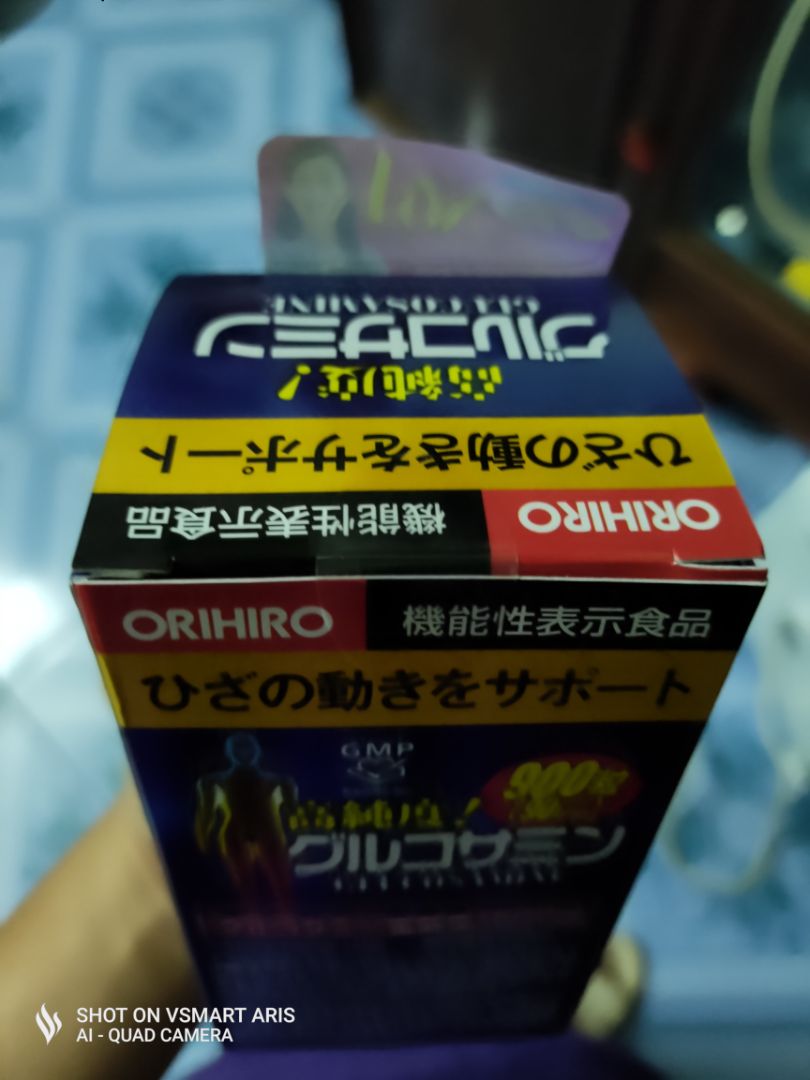 sản phẩm ko có tem của nhà sản xuất, chả biết hàng thật không nữa, shop lại bảo không kịp dán >.>