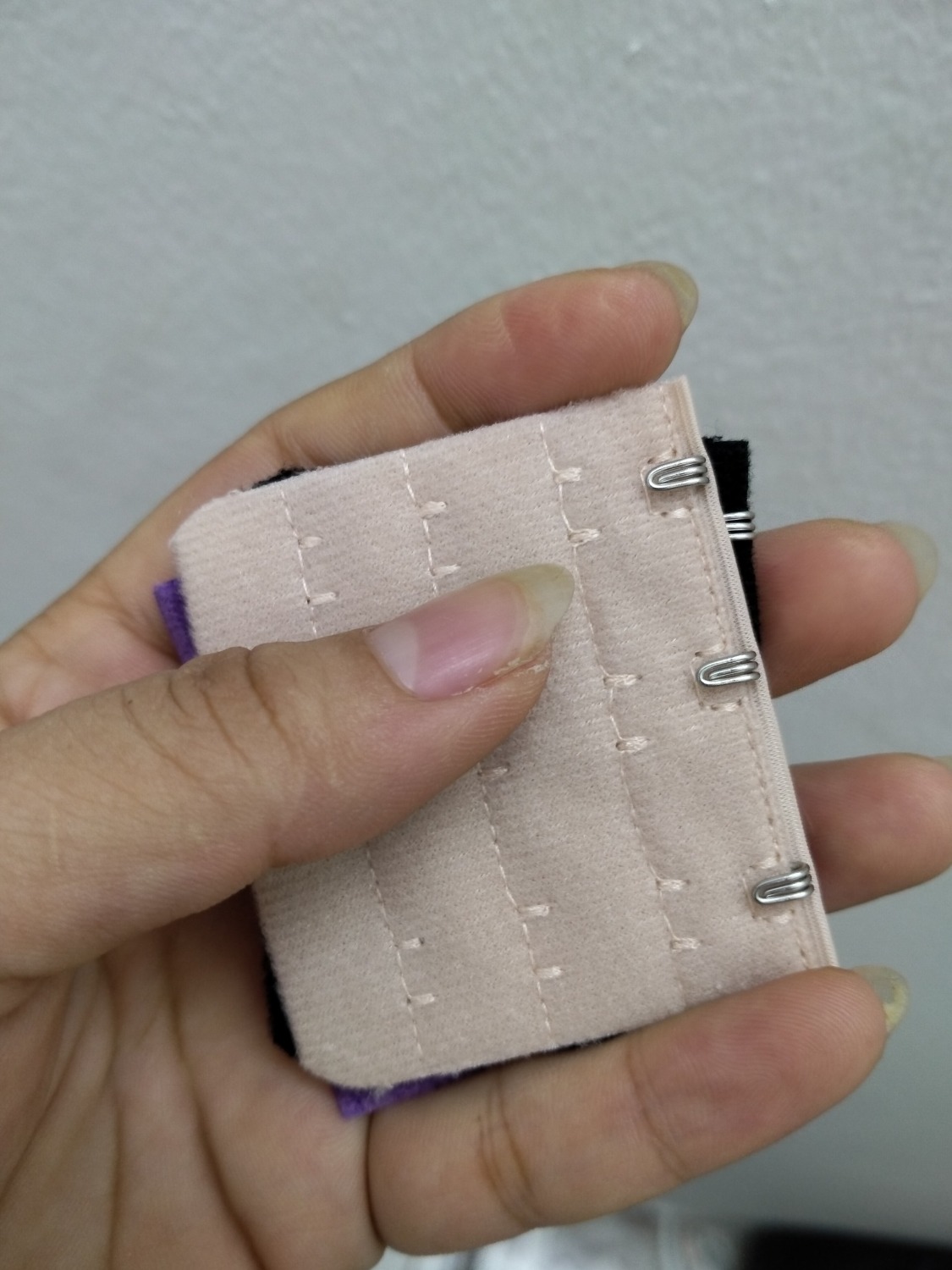 hàng rất ok, móc chắc chắn.sợ giao hàng có nhiều màu nổi nhưng nhận hàng thấy toàn màu đúng màu áo mình hay mặc luôn