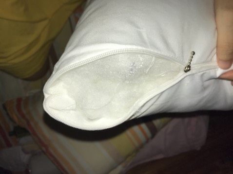 Gối mềm, rất thích. Giao hàng nhanh. Tiki báo thứ 2 mới đến mà hôm nay thứ 7 đã đến. 
Lúc mình mua là cách đây 2-3 ngày 245k mà hôm nay chỉ còn 190k. Buồn ghê! 🥲